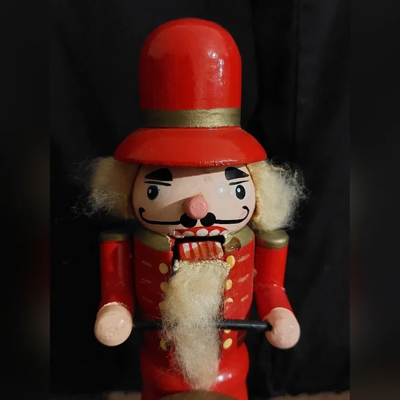 Vintage 9 inch Tall Drummer Nutcracker Figurine - Picture 3 of 13